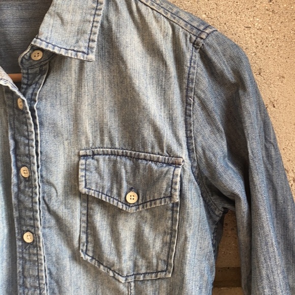 Denim Shirt in Medium Wash - Picture 4 of 9